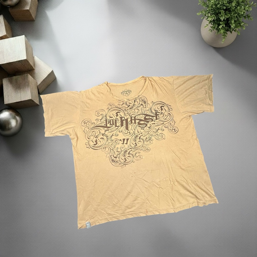 Vintage Y2K Tribal Scrollwork Graphic T-Shirt Tan Boxy Fit Grunge Skater 1236